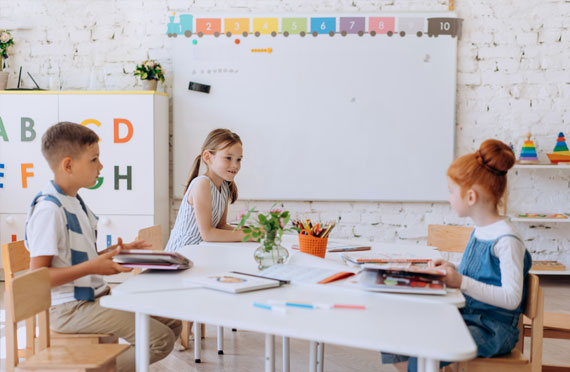 新開設的安親班專為學前幼兒提供全方位照顧和教育